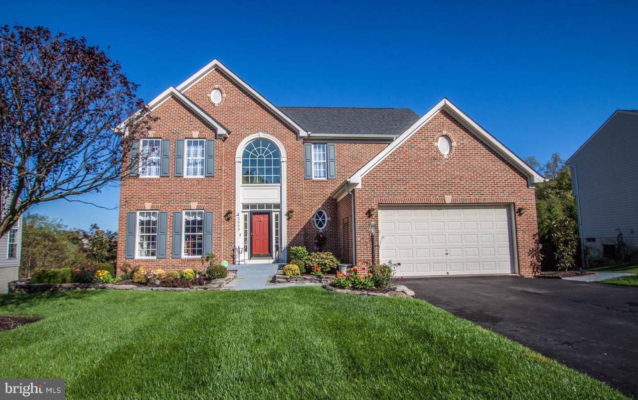 5569 La Vista Drive - Photo 1