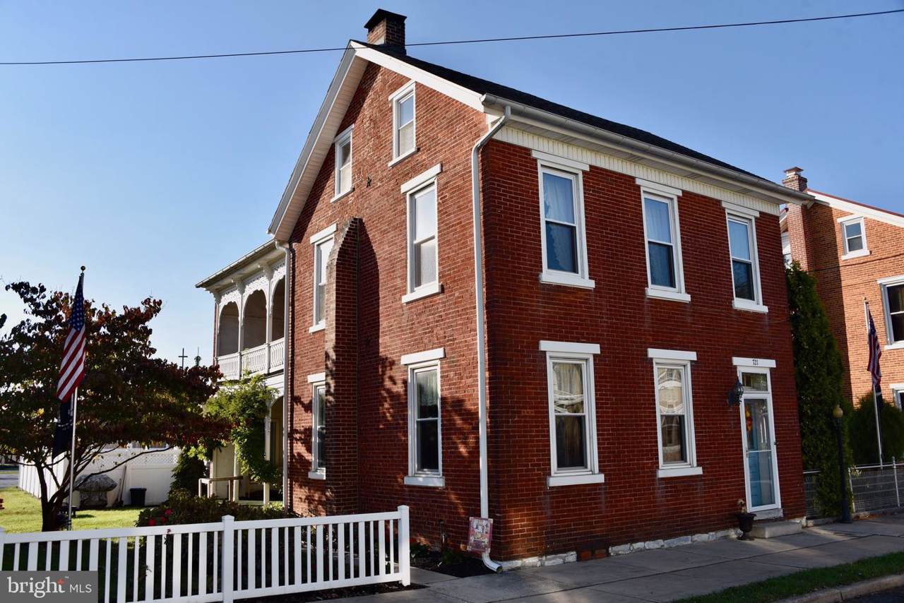 721 Railroad Street - Photo 1