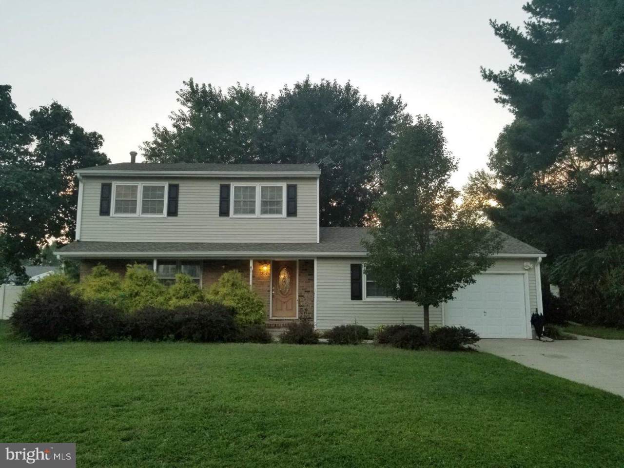 1302 Sherwood Drive - Photo 1