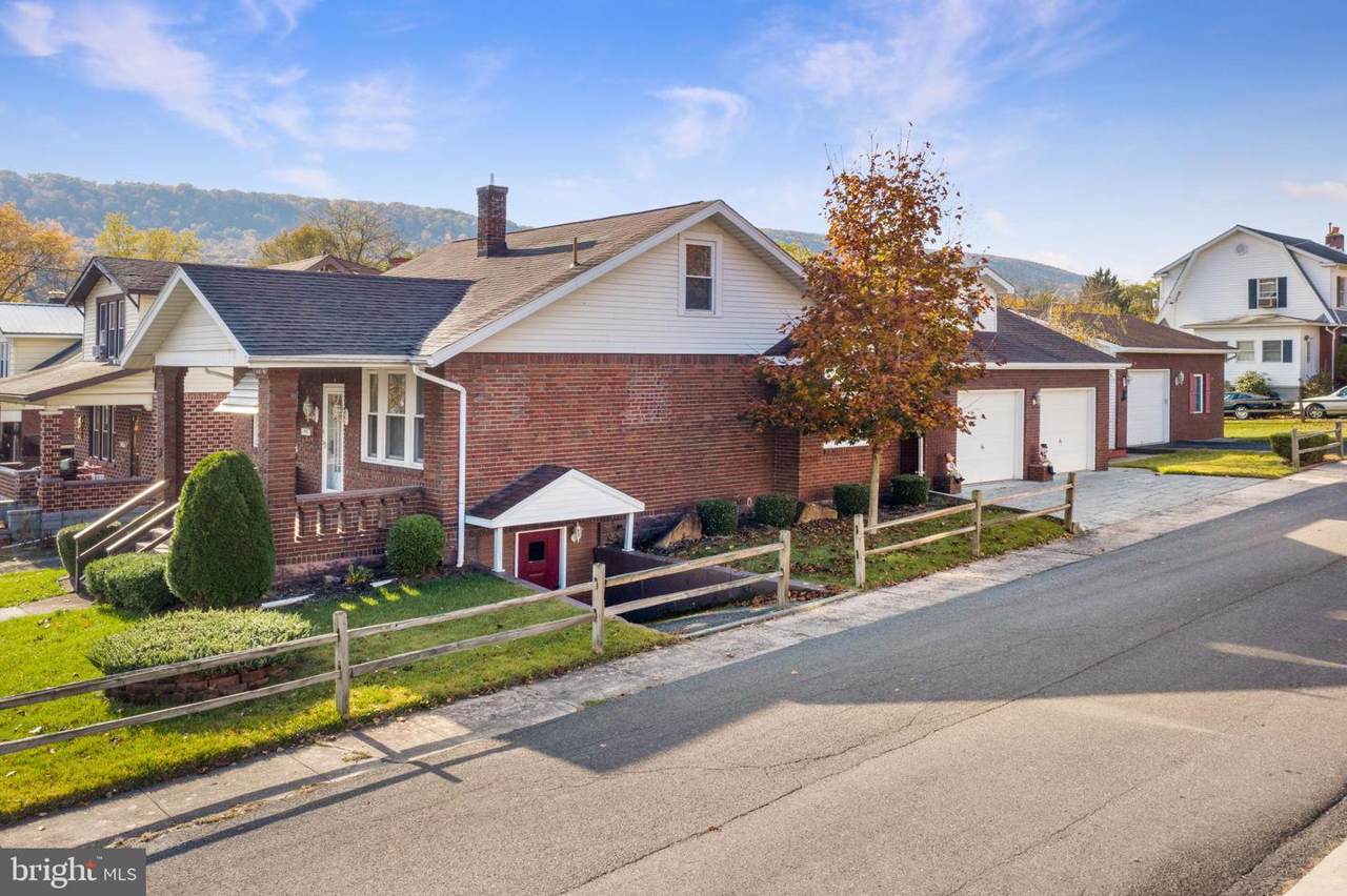 12 Woodlawn Avenue - Photo 1