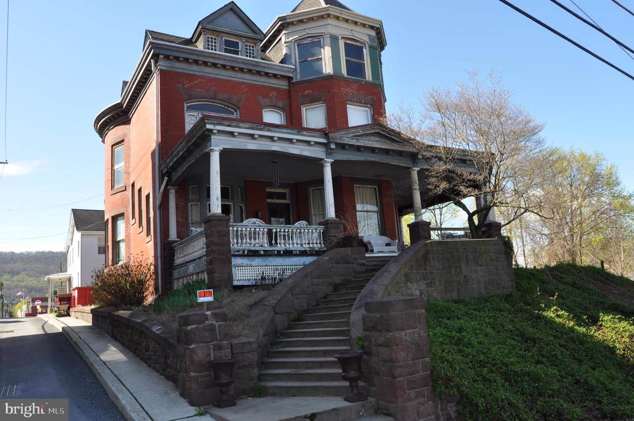 176 Center Street - Photo 1