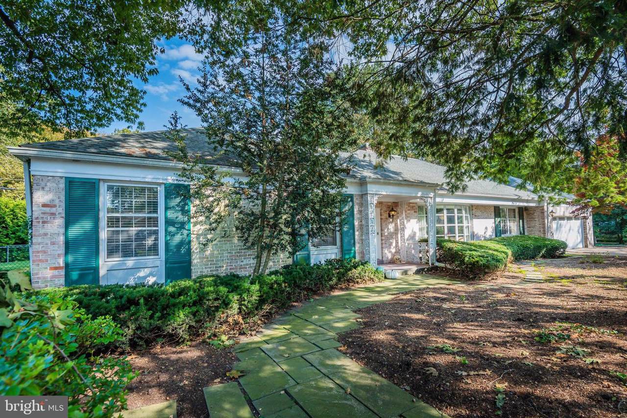 321 28TH Street - Photo 1