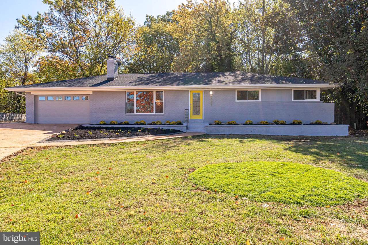 1001 Woods Place - Photo 1