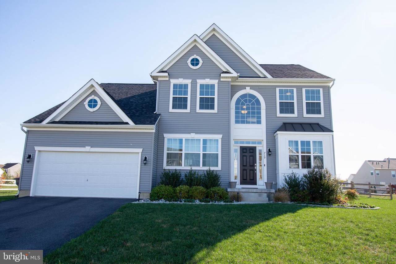 719 Ashington Drive - Photo 1