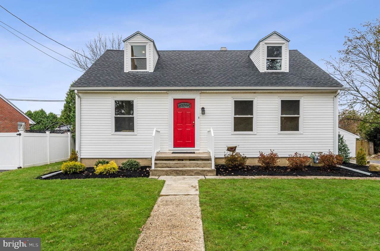 104 S Burtis Avenue - Photo 1