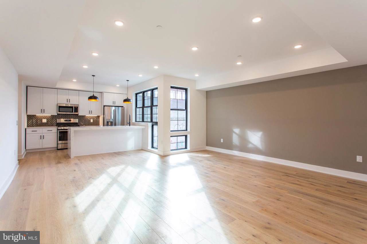 1232 N FRONT ST - Photo 1