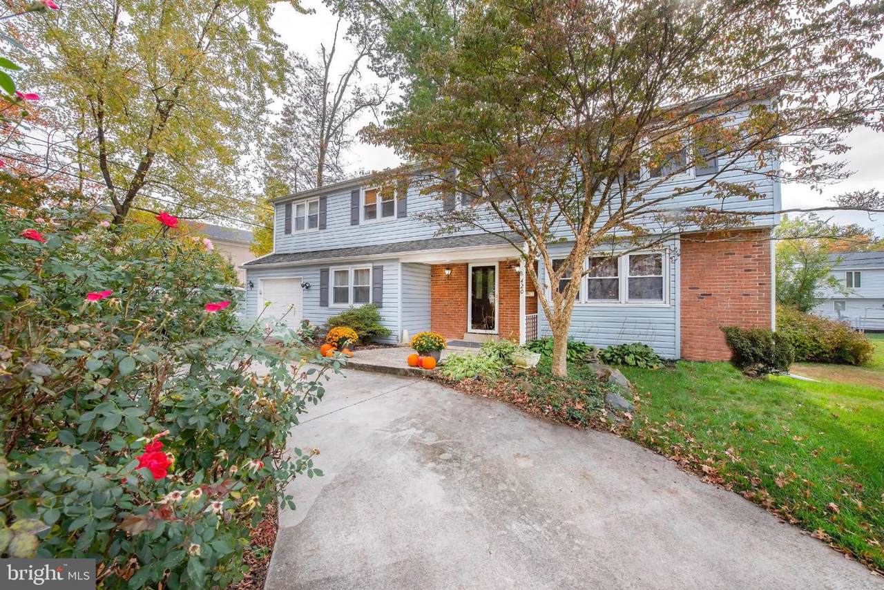 420 Lee Terrace - Photo 1
