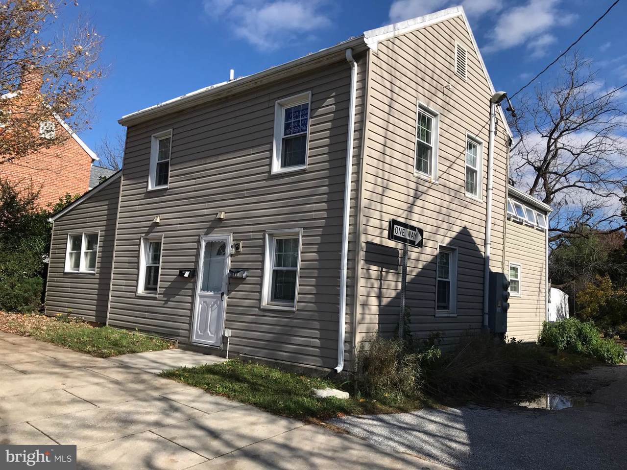 136 Pennsylvania Avenue - Photo 1