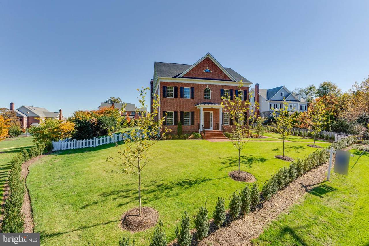 606 President Ford Lane - Photo 1