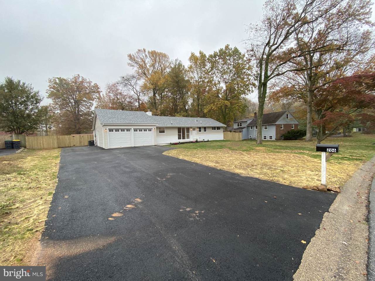 206 Hoiland Dr - Photo 1
