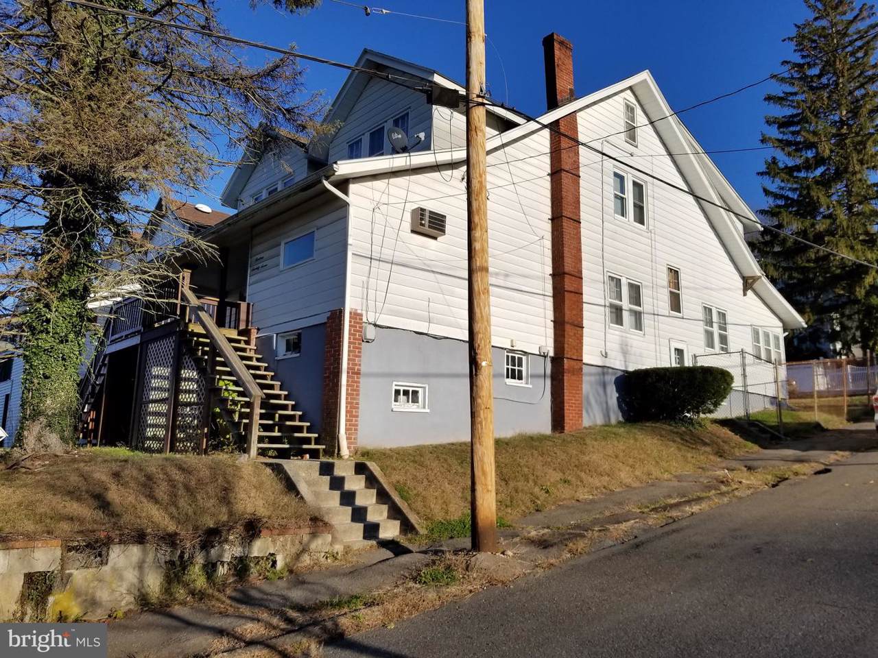 1977 Howard Avenue - Photo 1