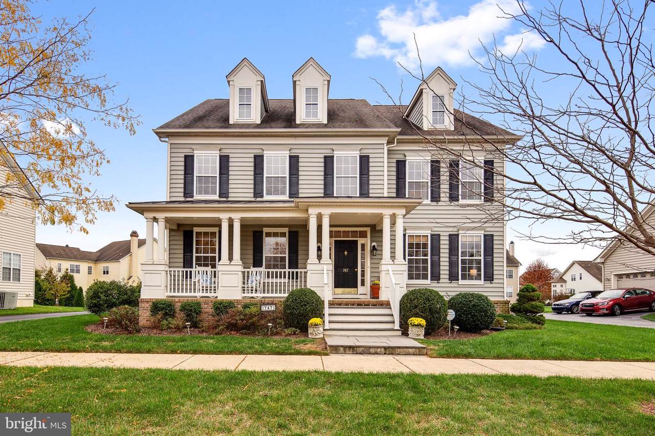 747 Idlewyld Drive - Photo 1