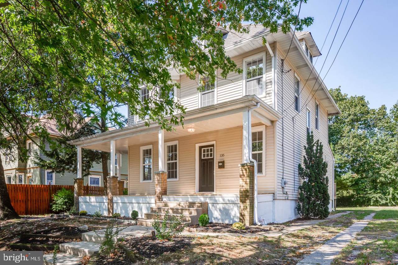 135 Woodlawn Avenue - Photo 1