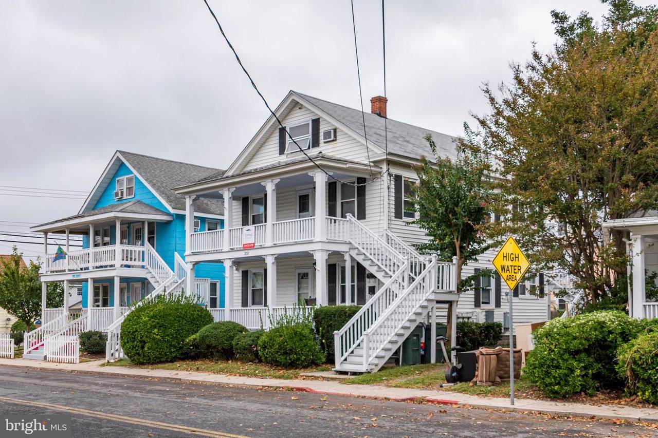 208 4TH Street - Photo 1