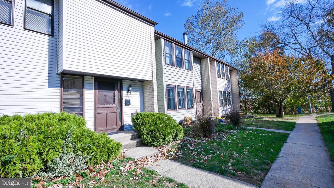 744 Twin Rivers Dr N - Photo 1