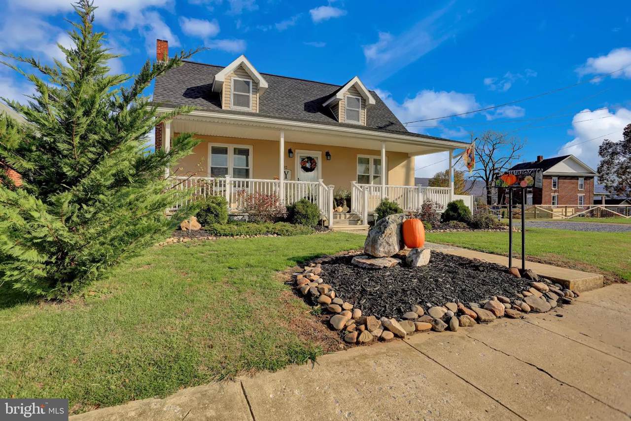 402 4TH Street - Photo 1