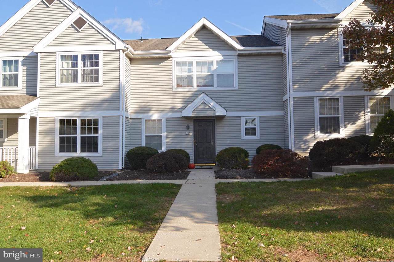 105 Colleen Court - Photo 1