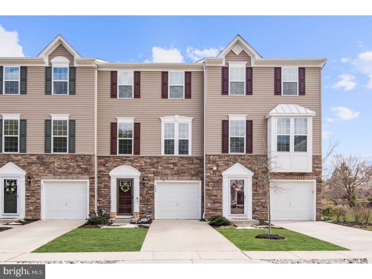 902 Emerson Court - Photo 1