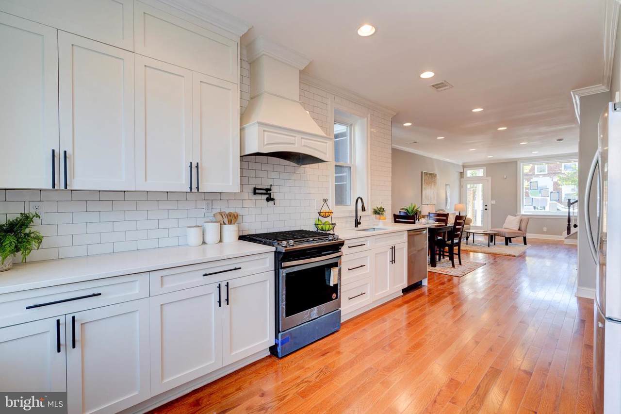 1135 Queen Street - Photo 1