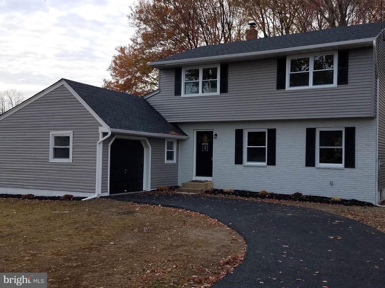 401 Sherwood Drive - Photo 1