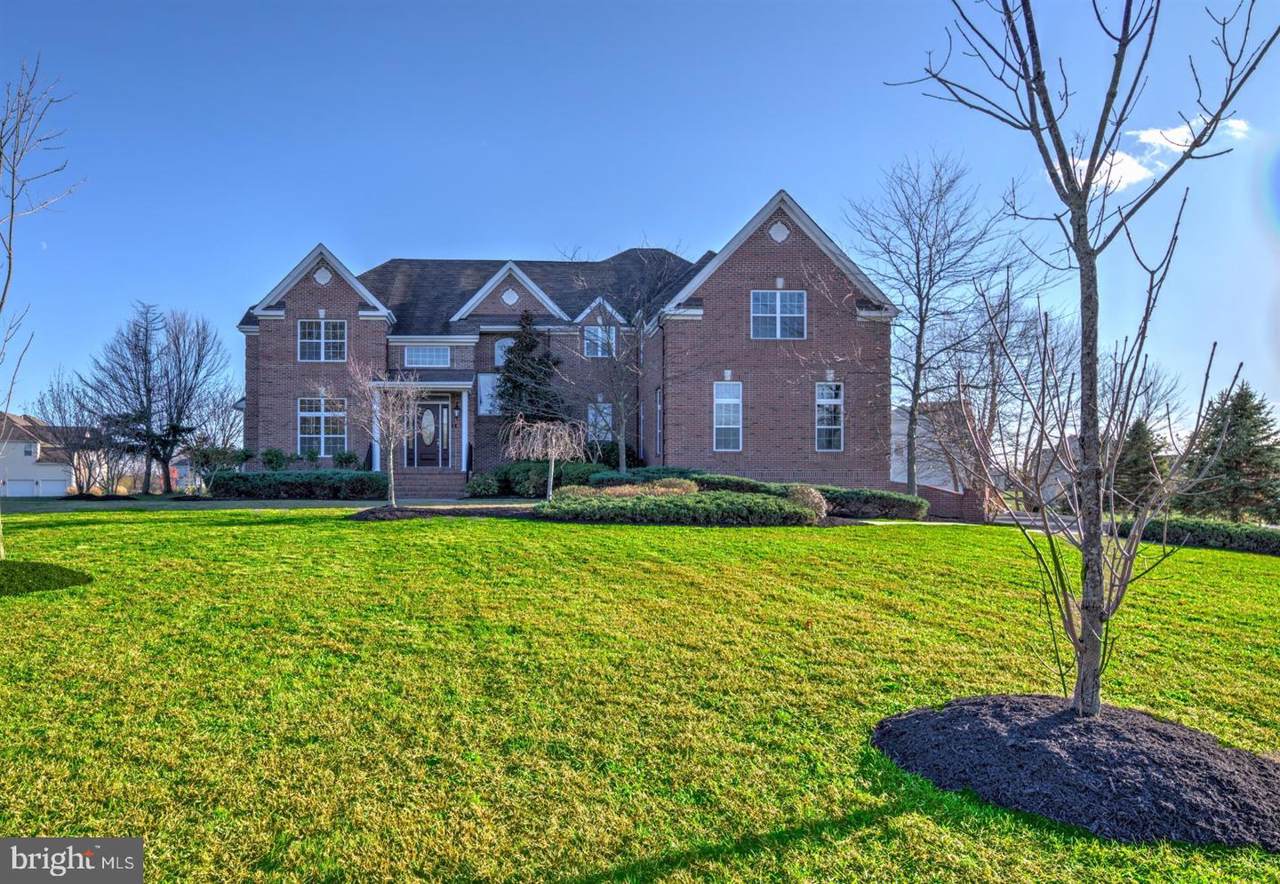 11 Belmont Circle - Photo 1
