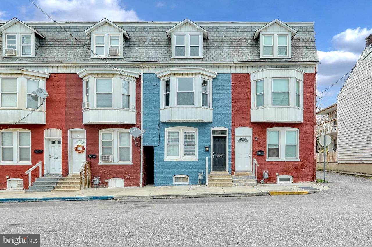 609 Vander Avenue - Photo 1