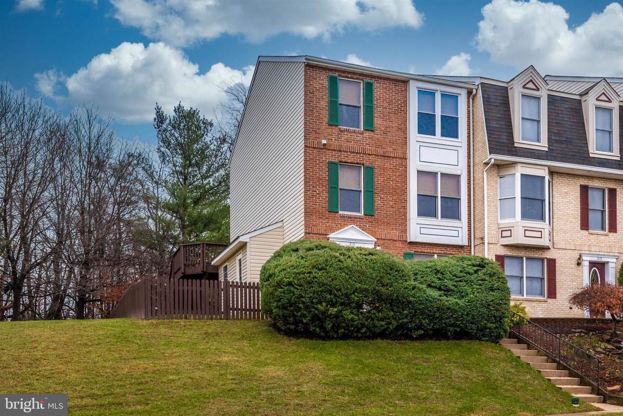 215 Manor Court - Photo 1