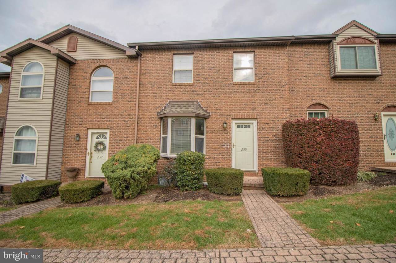 255 Chestnut Street - Photo 1