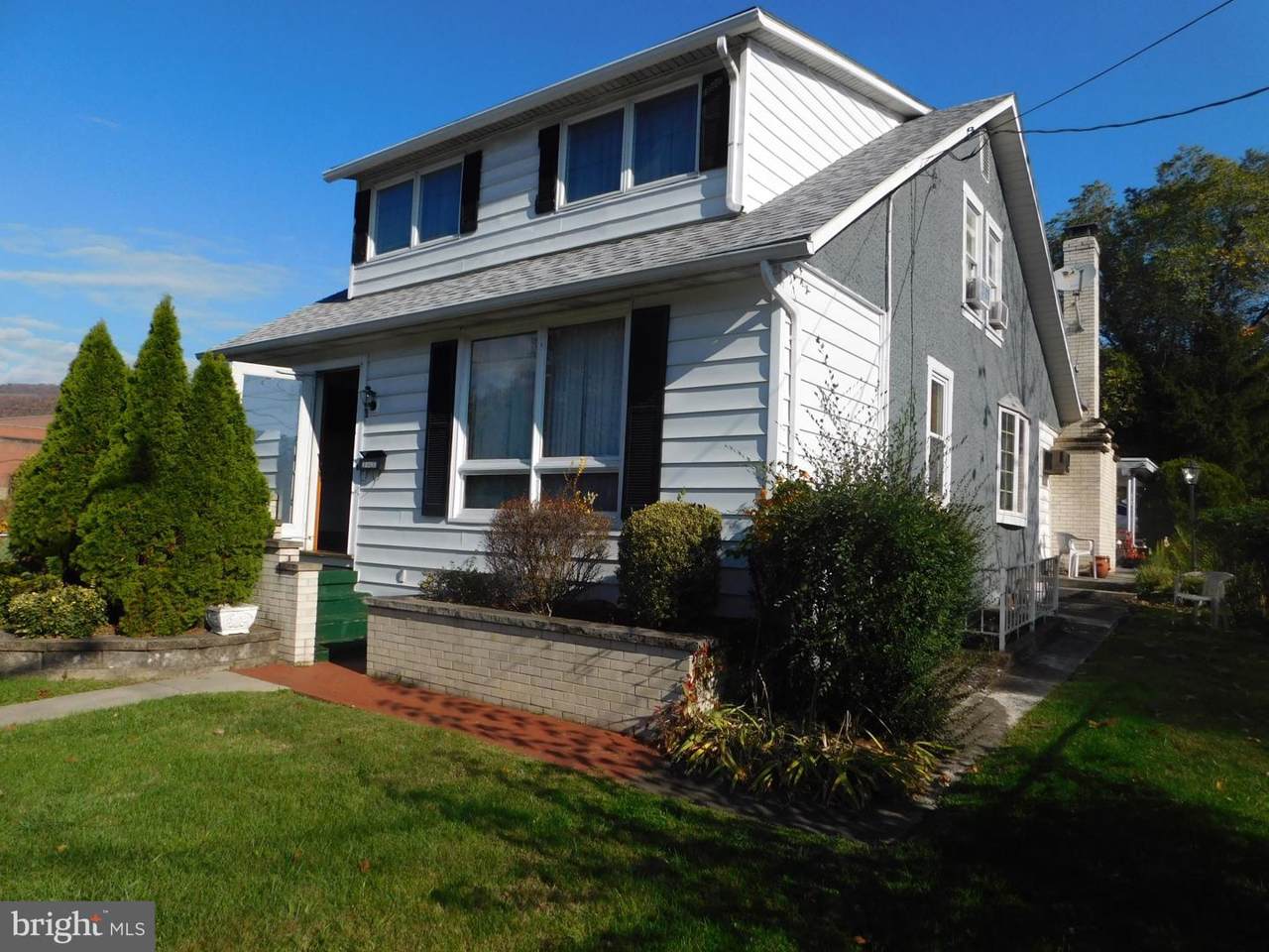 21423 Queens Point Road - Photo 1