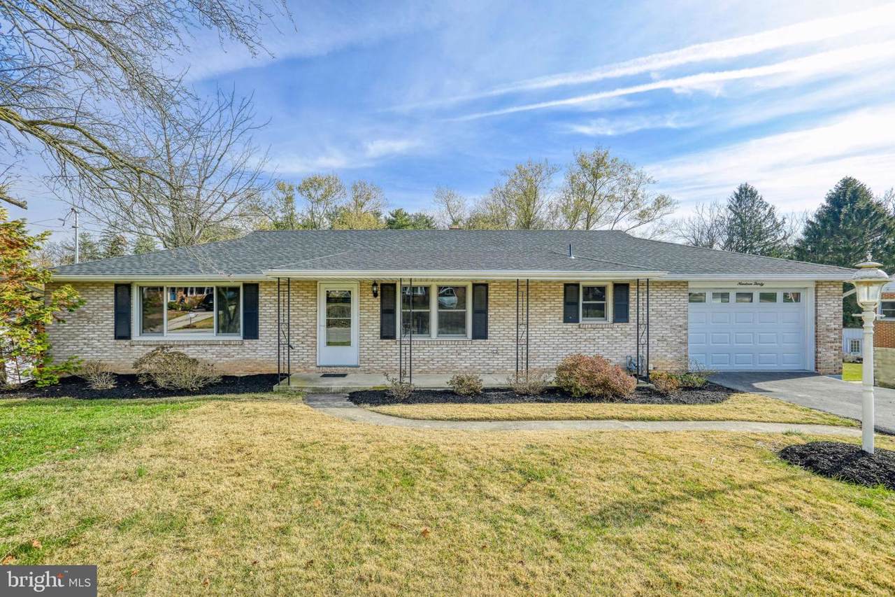 1930 Pineview Drive - Photo 1