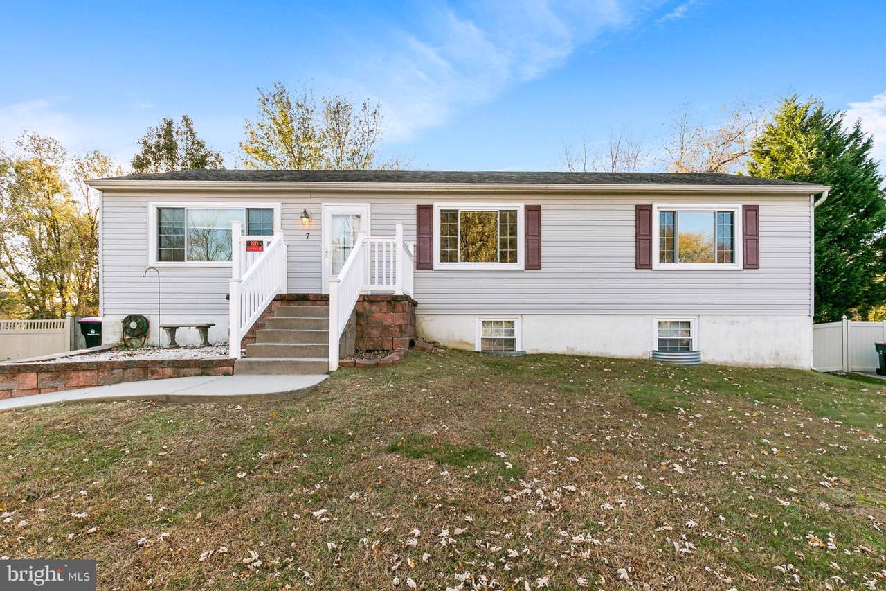 7 Donna Marie Court - Photo 1