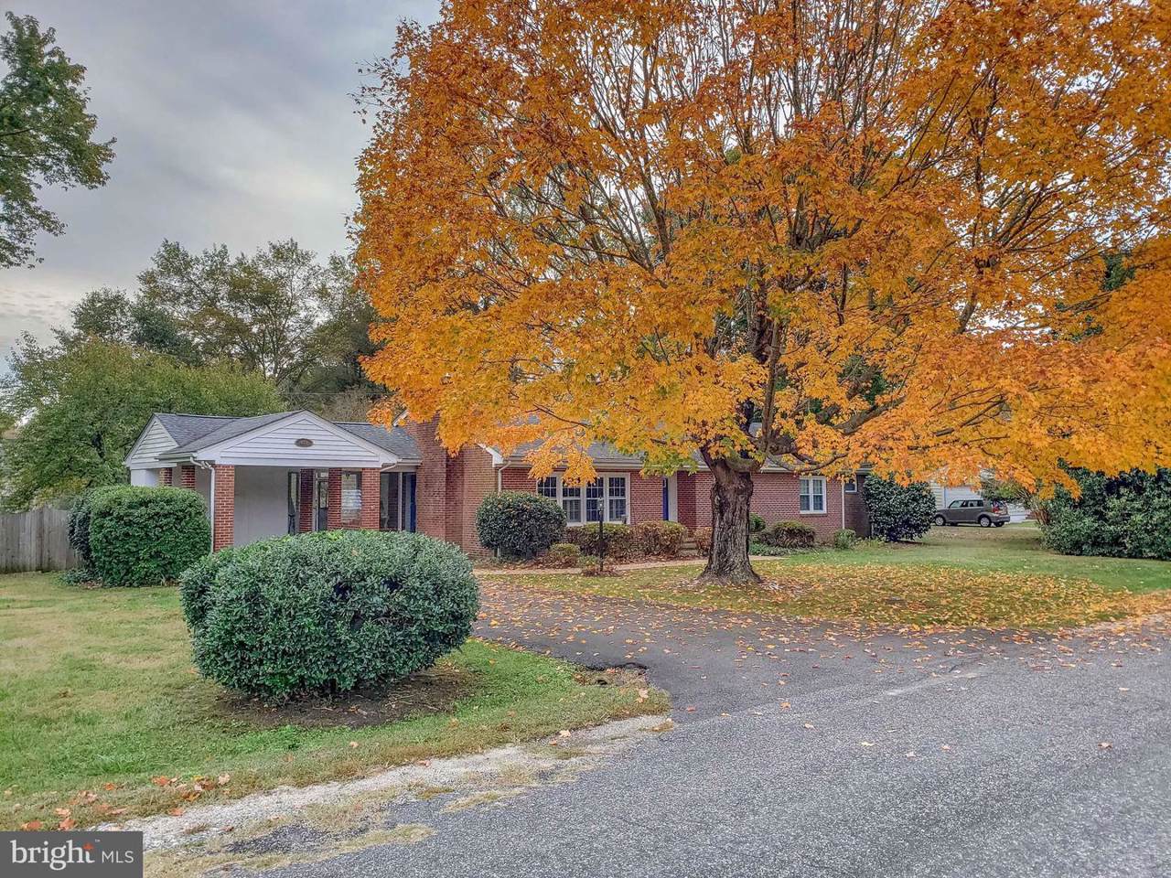 417 Kinlock Avenue - Photo 1