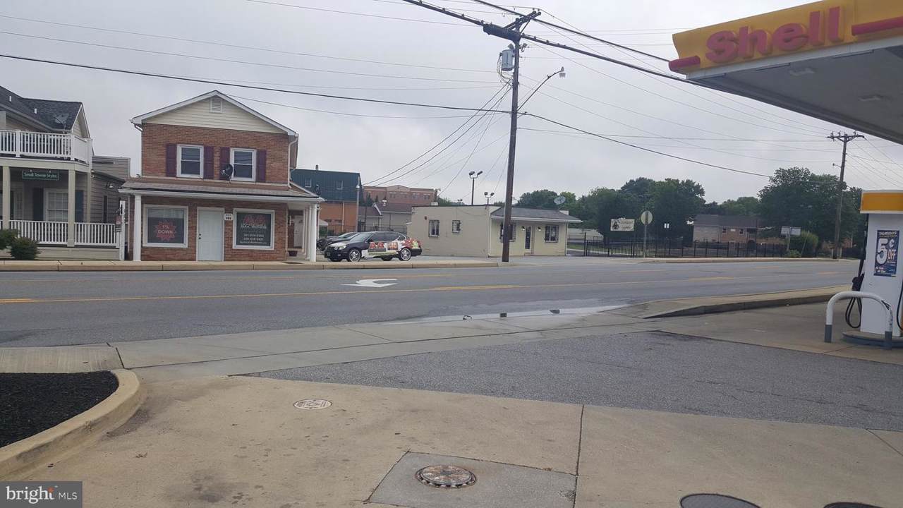 602 Charles Street - Photo 1