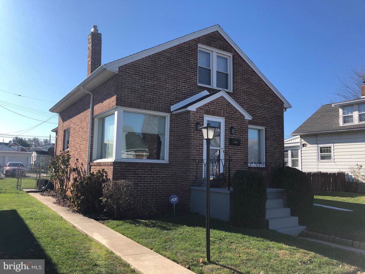 1542 Filbert Street - Photo 1