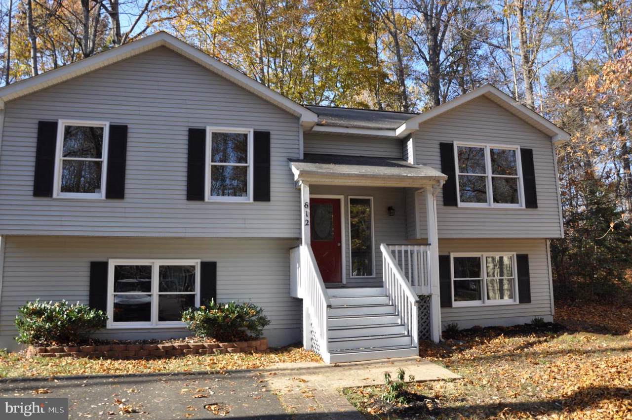 612 Harrison Circle - Photo 1