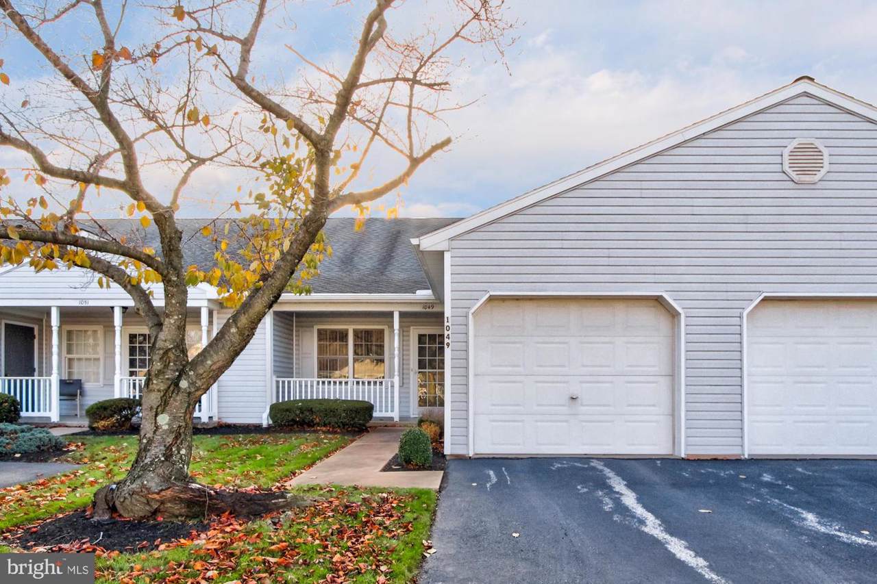 1049 Village Way - Photo 1