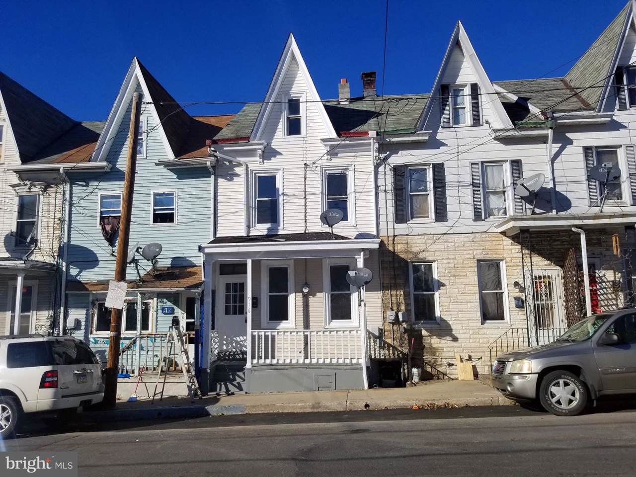 916 Race Street - Photo 1