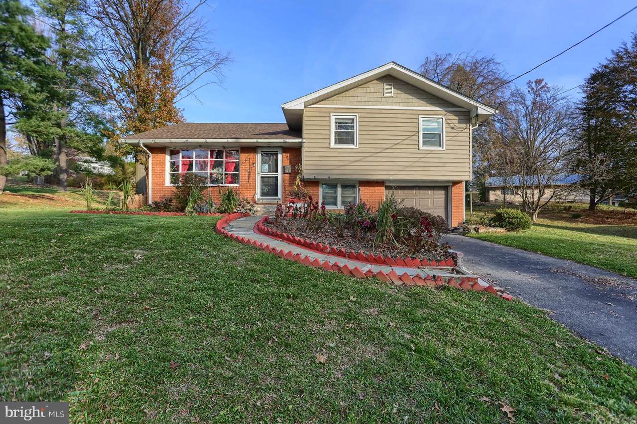 420 Manor View Drive - Photo 1