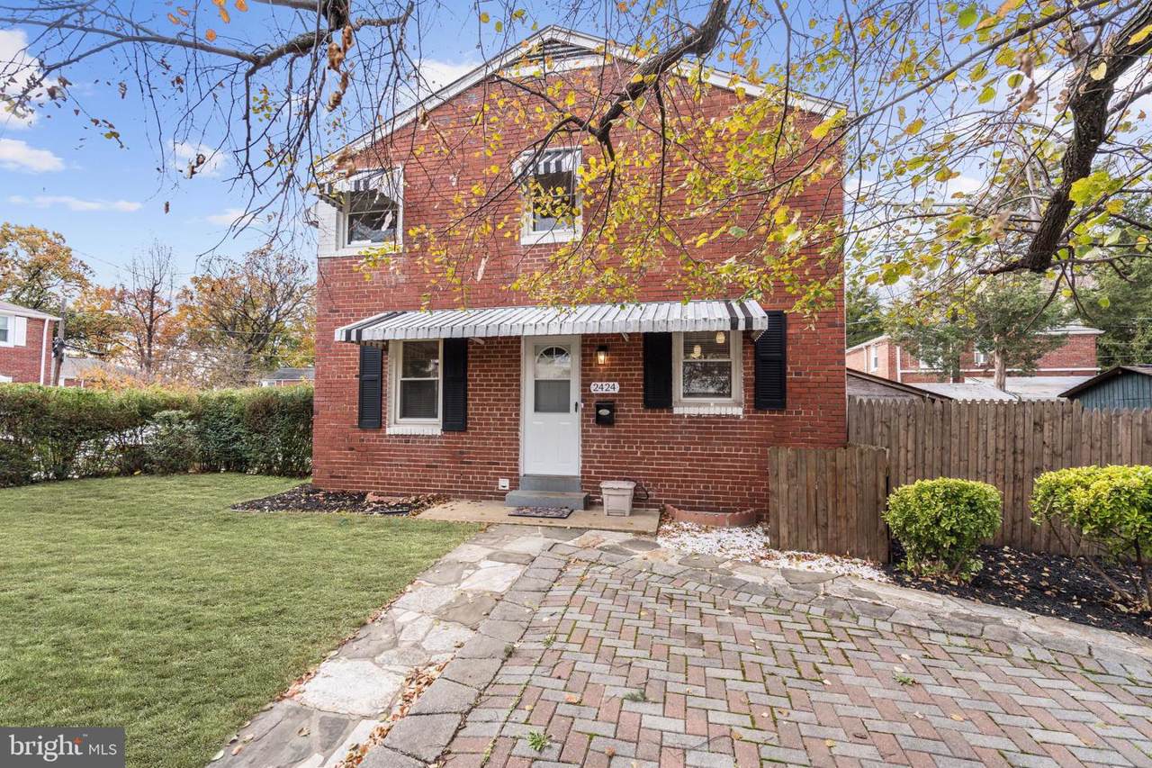 2424 Oakland Street - Photo 1