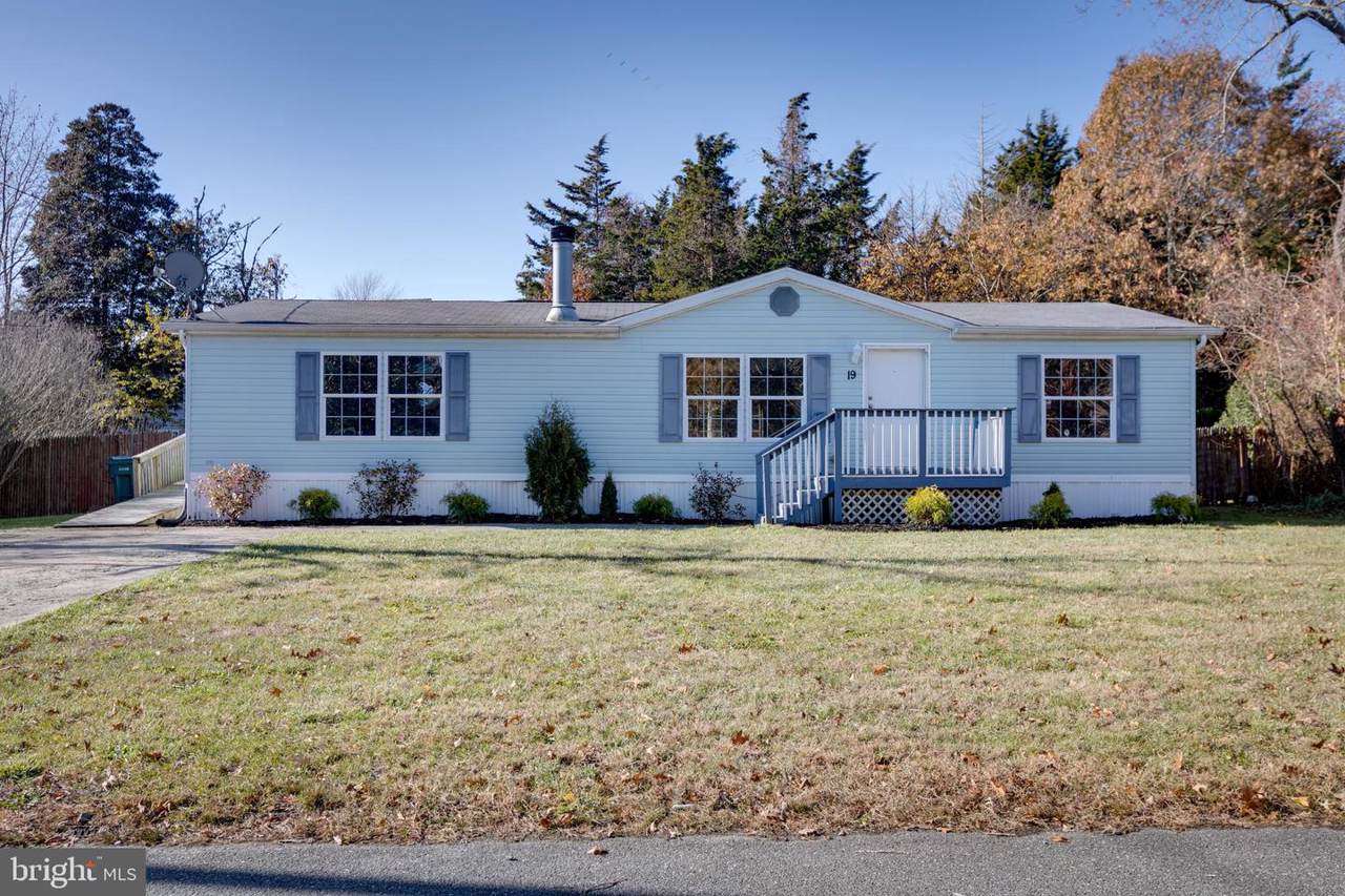 19 Colonial Drive - Photo 1