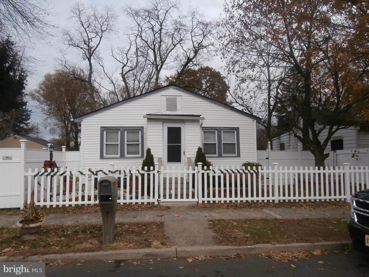 24 Berg Avenue - Photo 1