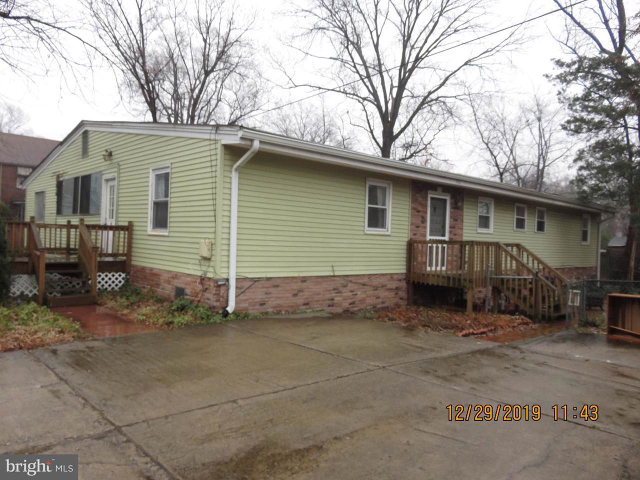 711 Glebe Road - Photo 1