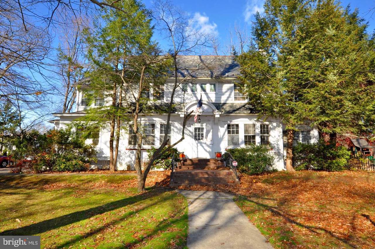 401 Collings Ave - Photo 1