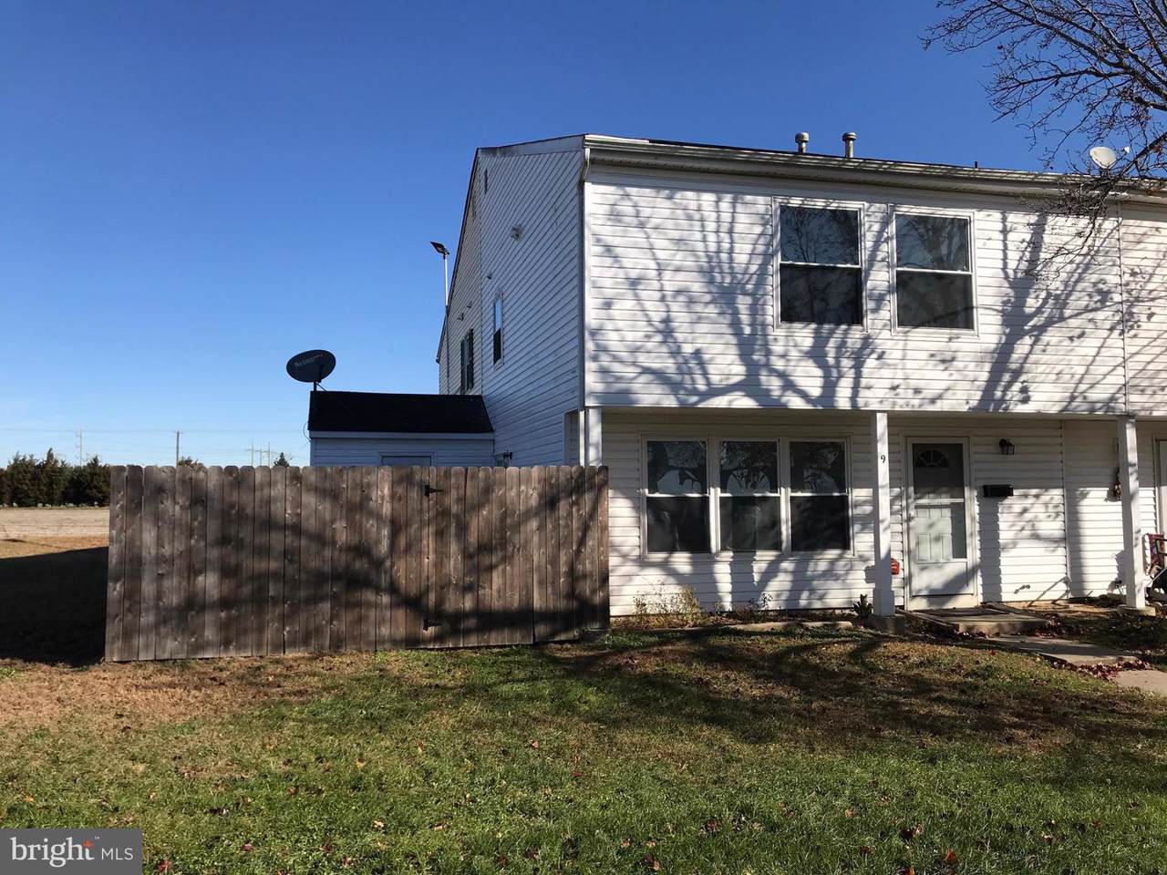 9 Lawrence Court - Photo 1