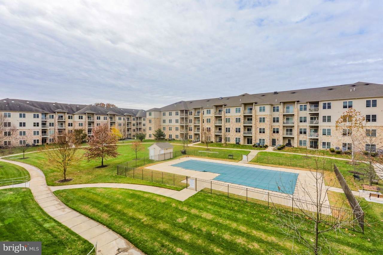 1000 Fountainview Circle - Photo 1