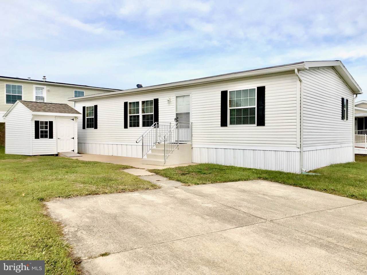 910 Dogwood Street - Photo 1