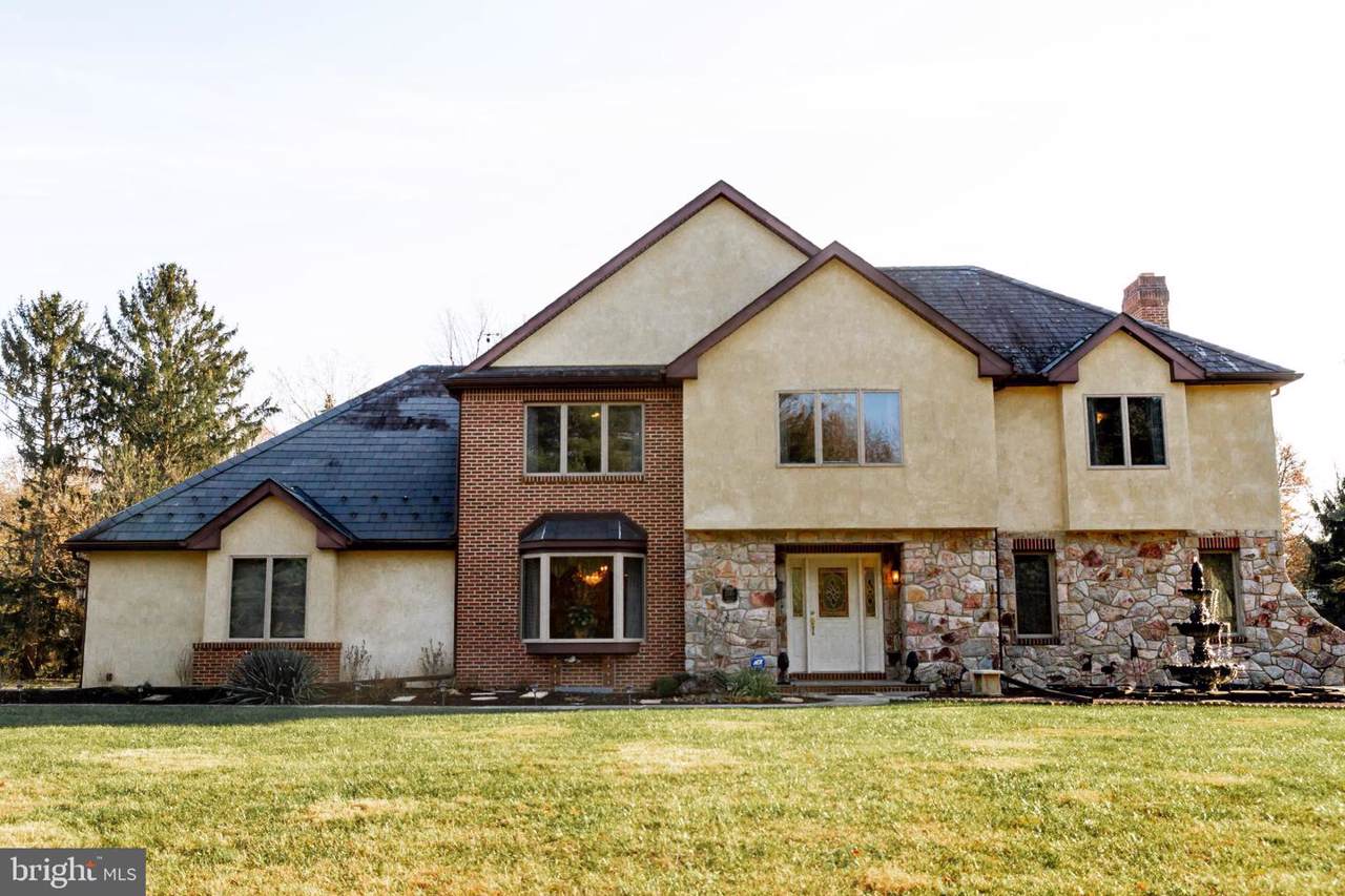 2240 Yorkshire Circle - Photo 1
