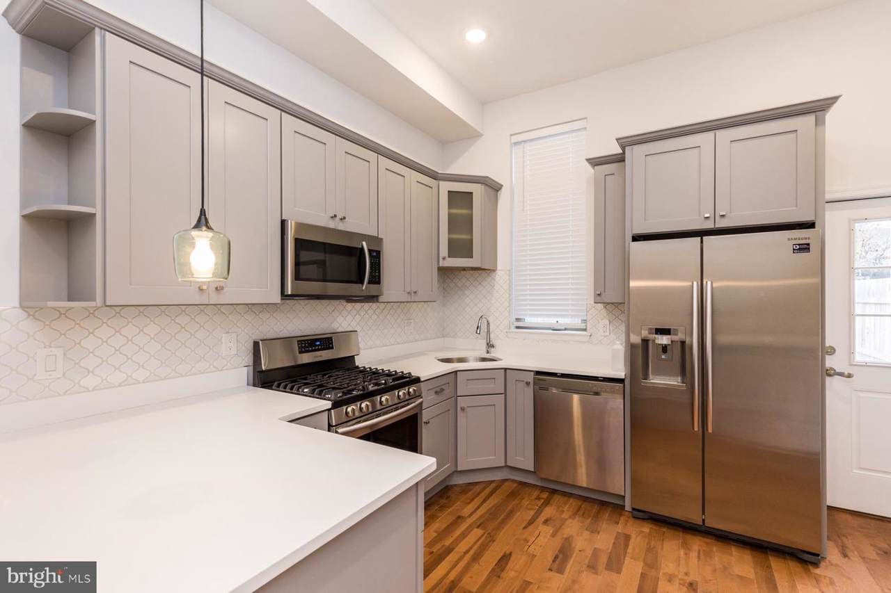 728 Daly Street - Photo 1