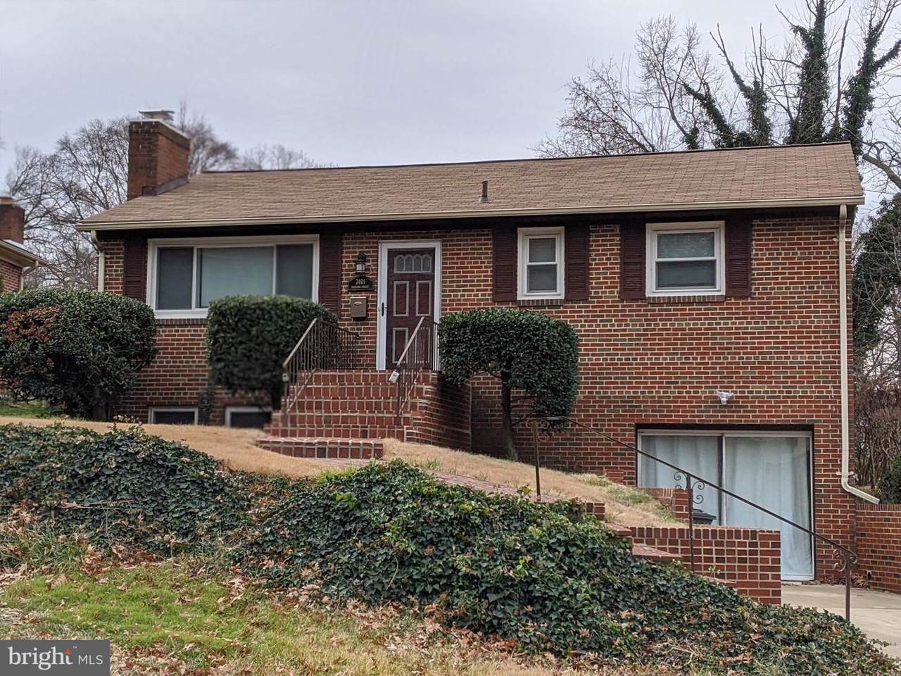 2401 Fairlawn Street - Photo 1