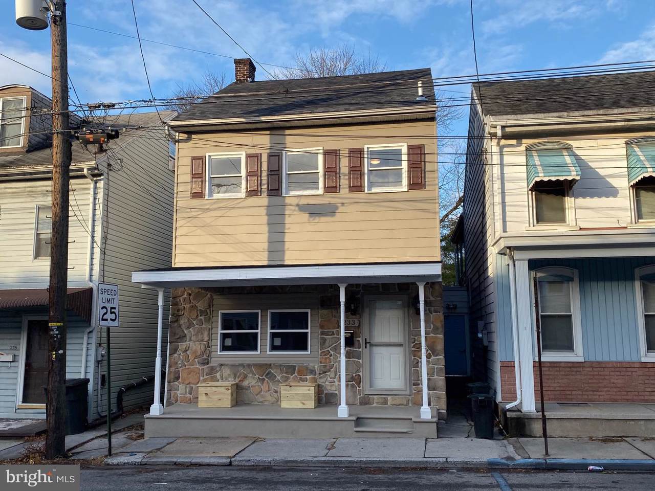 233 10TH Street - Photo 1